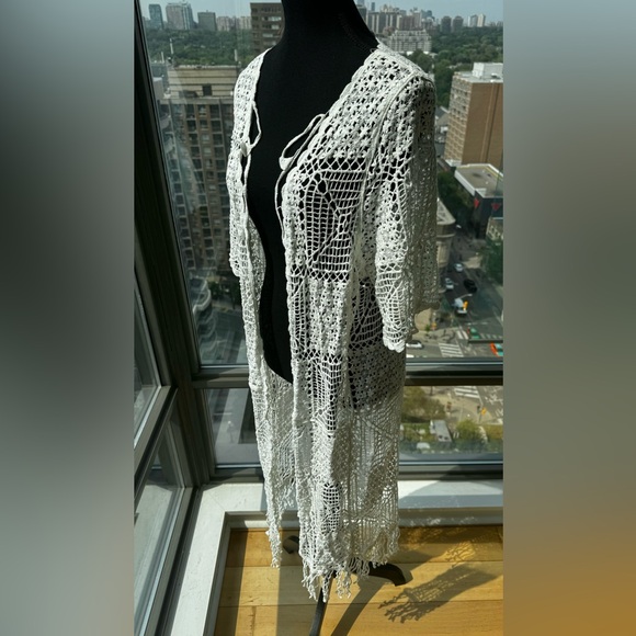 🆕 FARM Rio 🧿 NWOT Floral Crochet Lace Through Kimono, White - Sz L - Picture 11 of 15